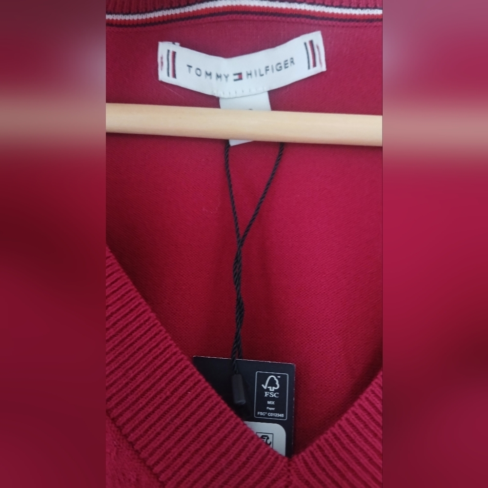 Tommy Hilfiger Red V-Neck Knit Pullover Classic Logo S/P - Picture 11 of 11